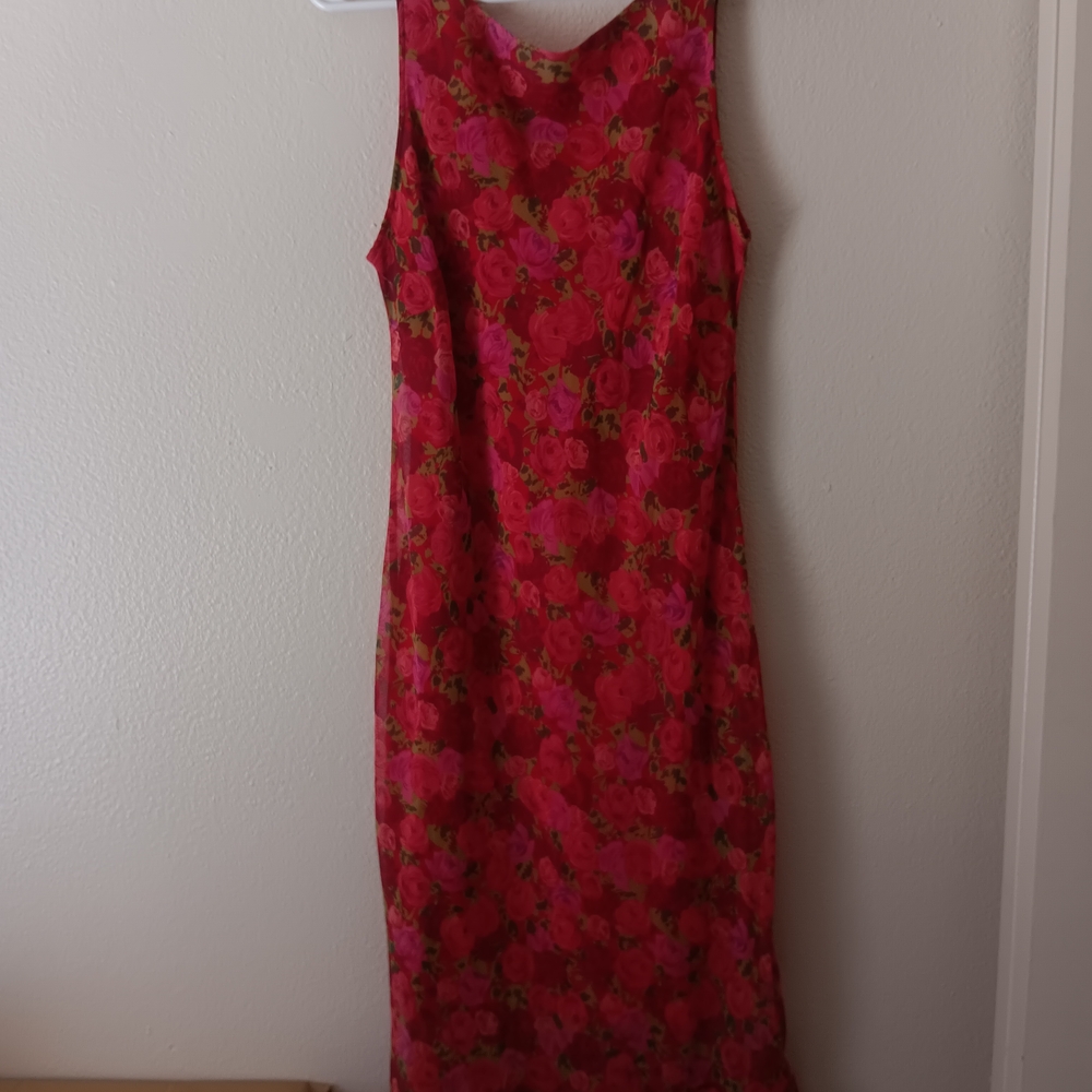 Chic Red Floral Midi Dress